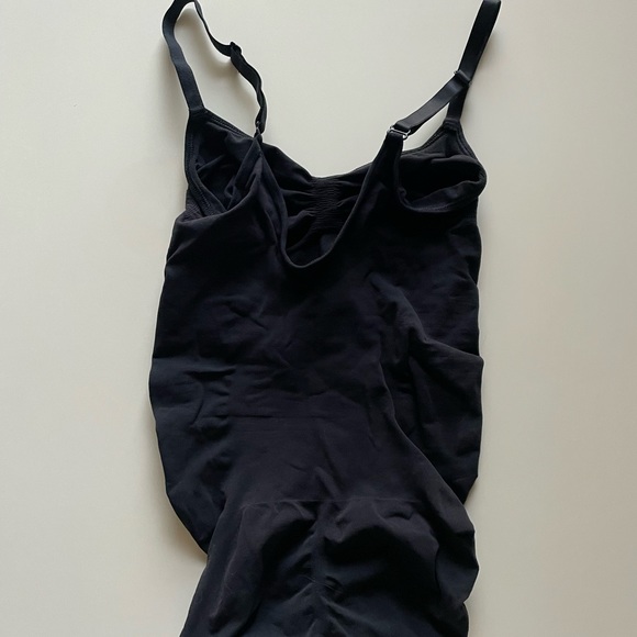 SKIMS NEW Black Sculpting Bodysuit!! - Picture 11 of 16